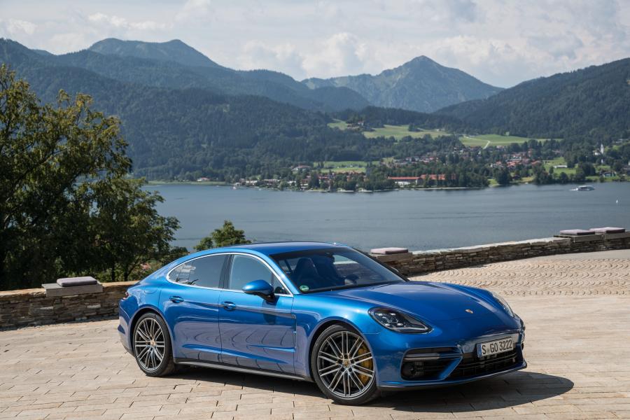  Porsche Panamera Turbo 2016 года  (фото 16 из 53)
